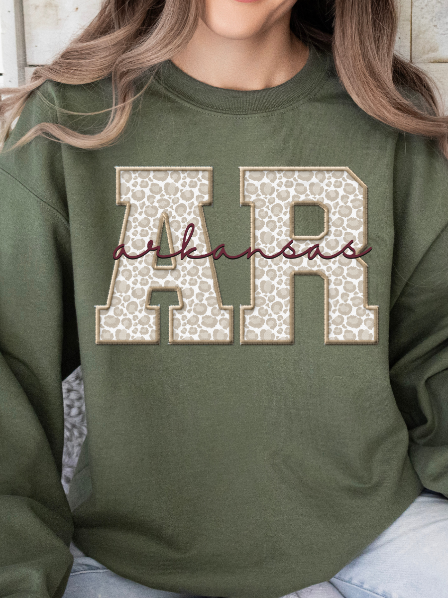 FAUX EMBROIDERY LEOPARD AR | MILITARY GREEN CREWNECK