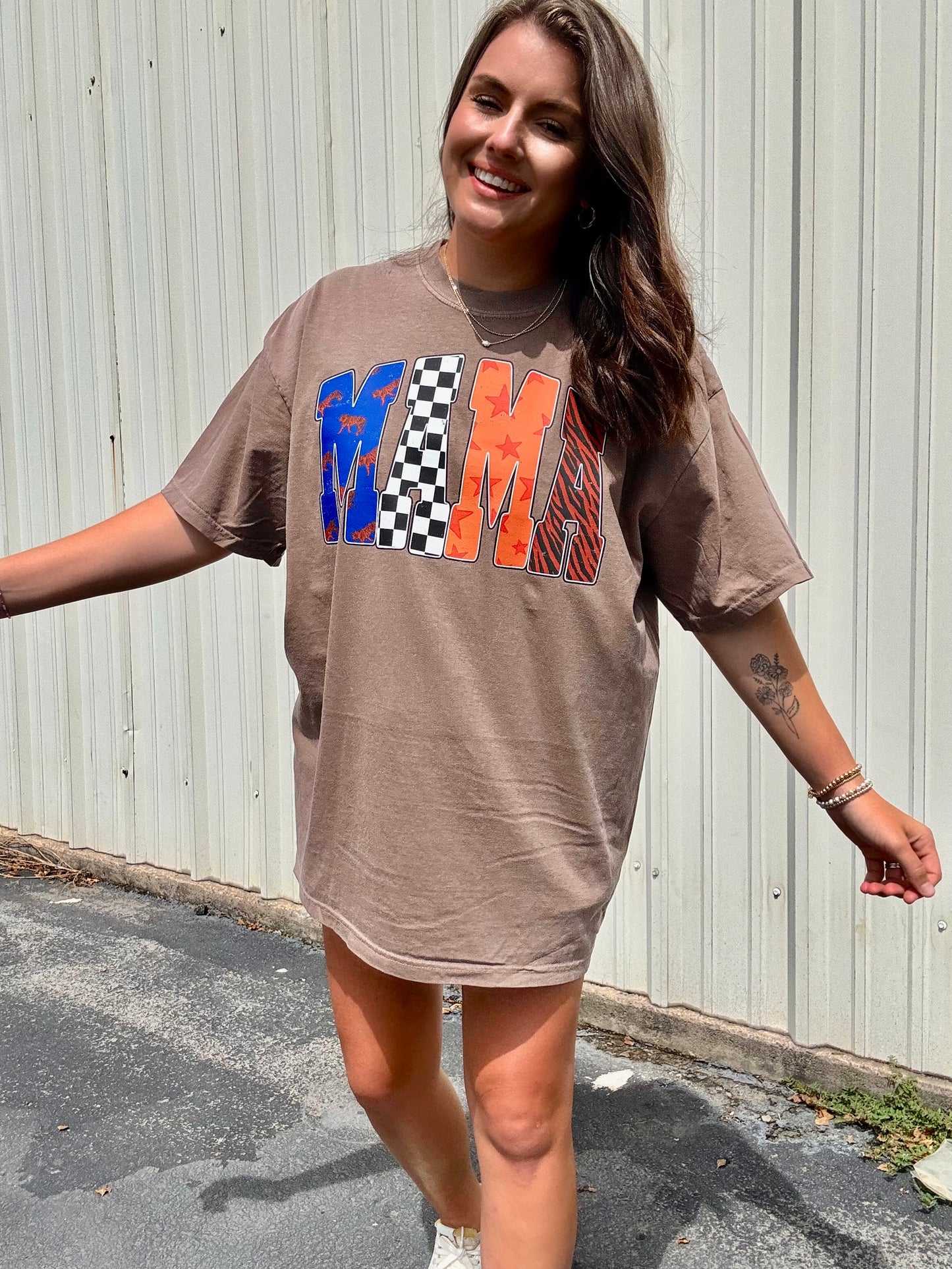 GRUNGY BOLD MAMA GRAPHIC TEE