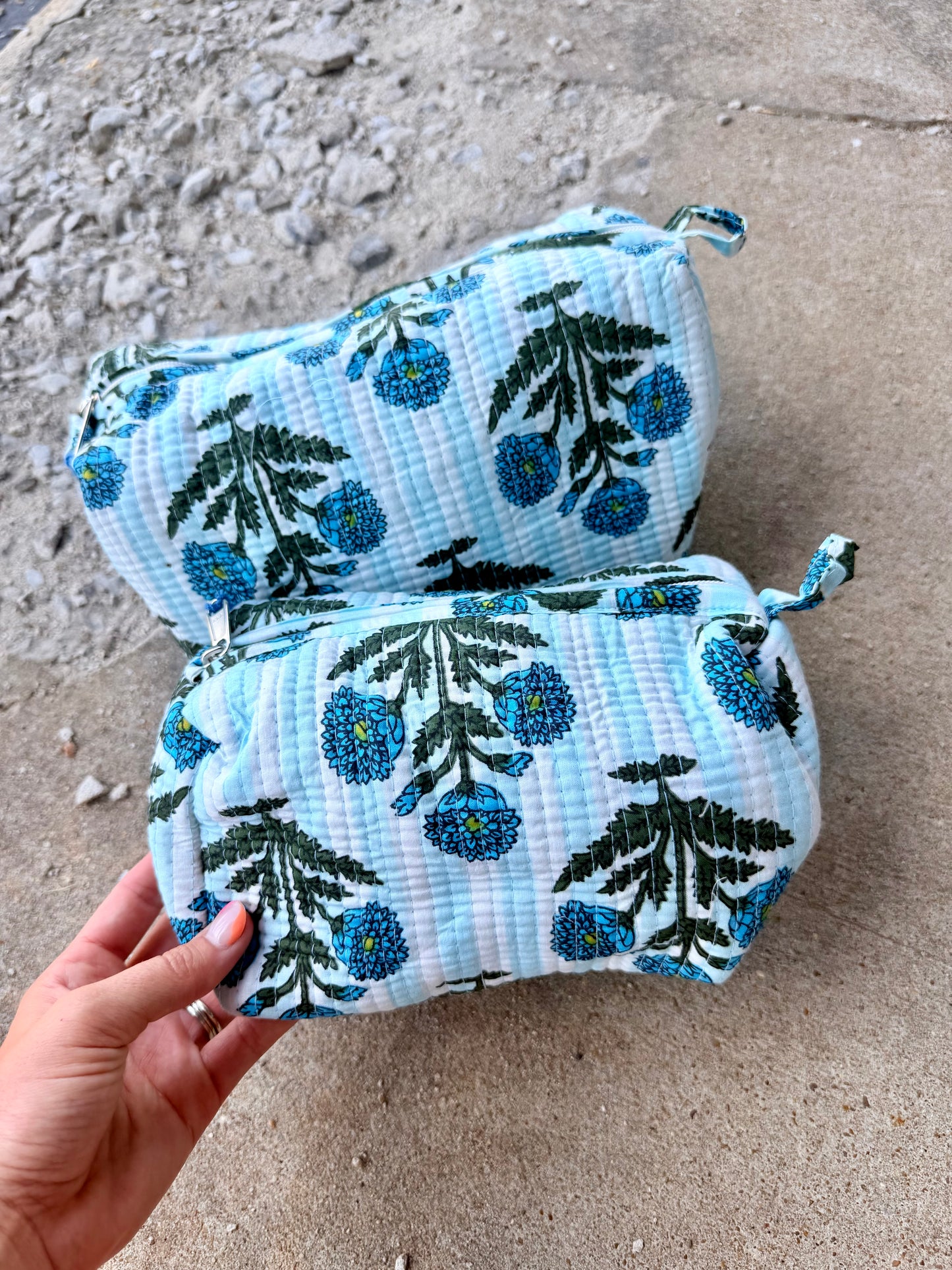 HARBOR BLOOM QUILTED POUCH | BLUE