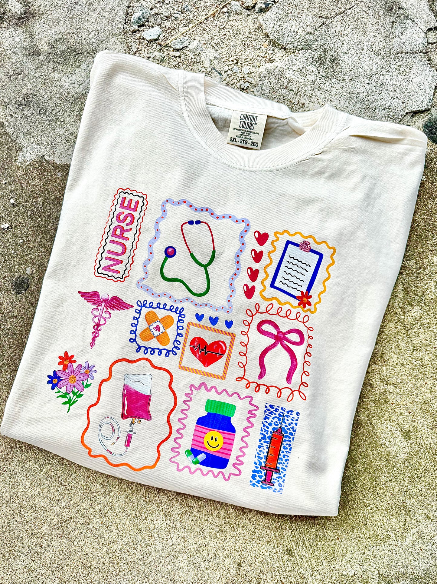 NURSE DOODLES GRAPHIC TEE