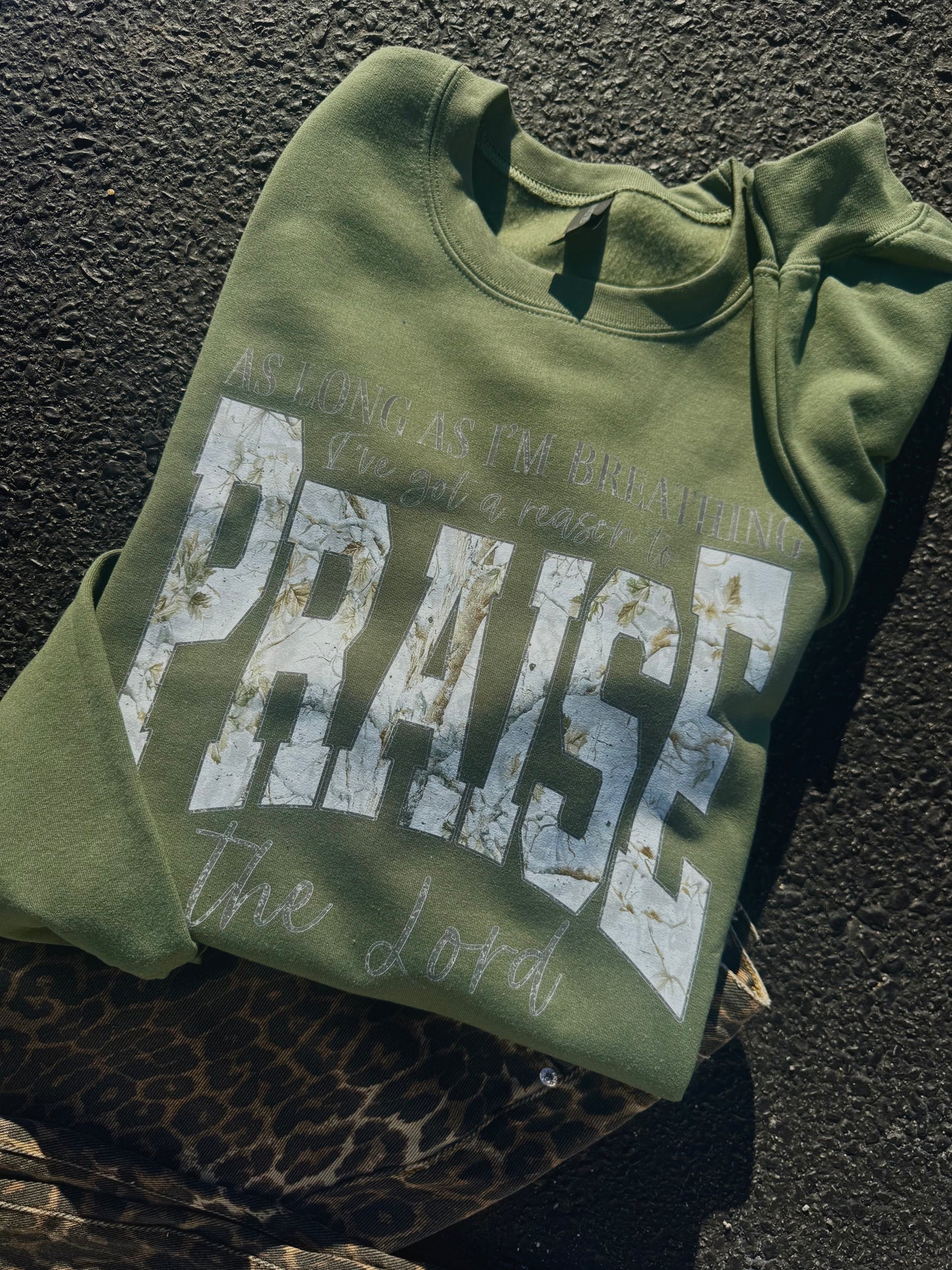 I'VE GOT A REASON TO PRAISE THE LORD CREWNECK | MILITARY GREEN