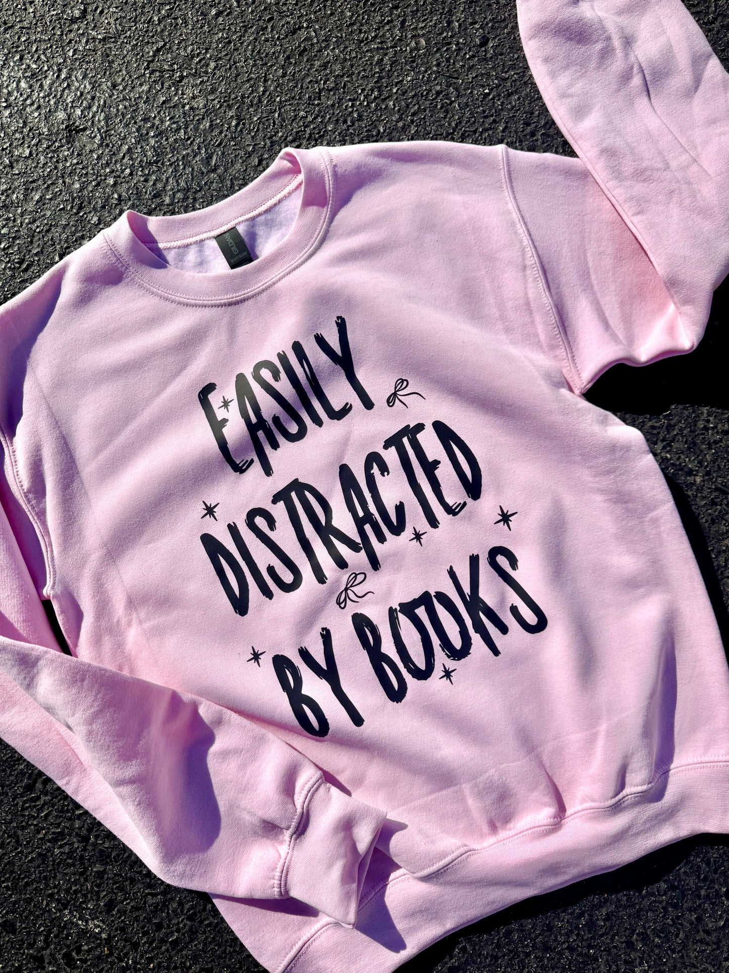 EASILY DISTRACTED BY BOOKS CREWNECK | LIGHT PINK