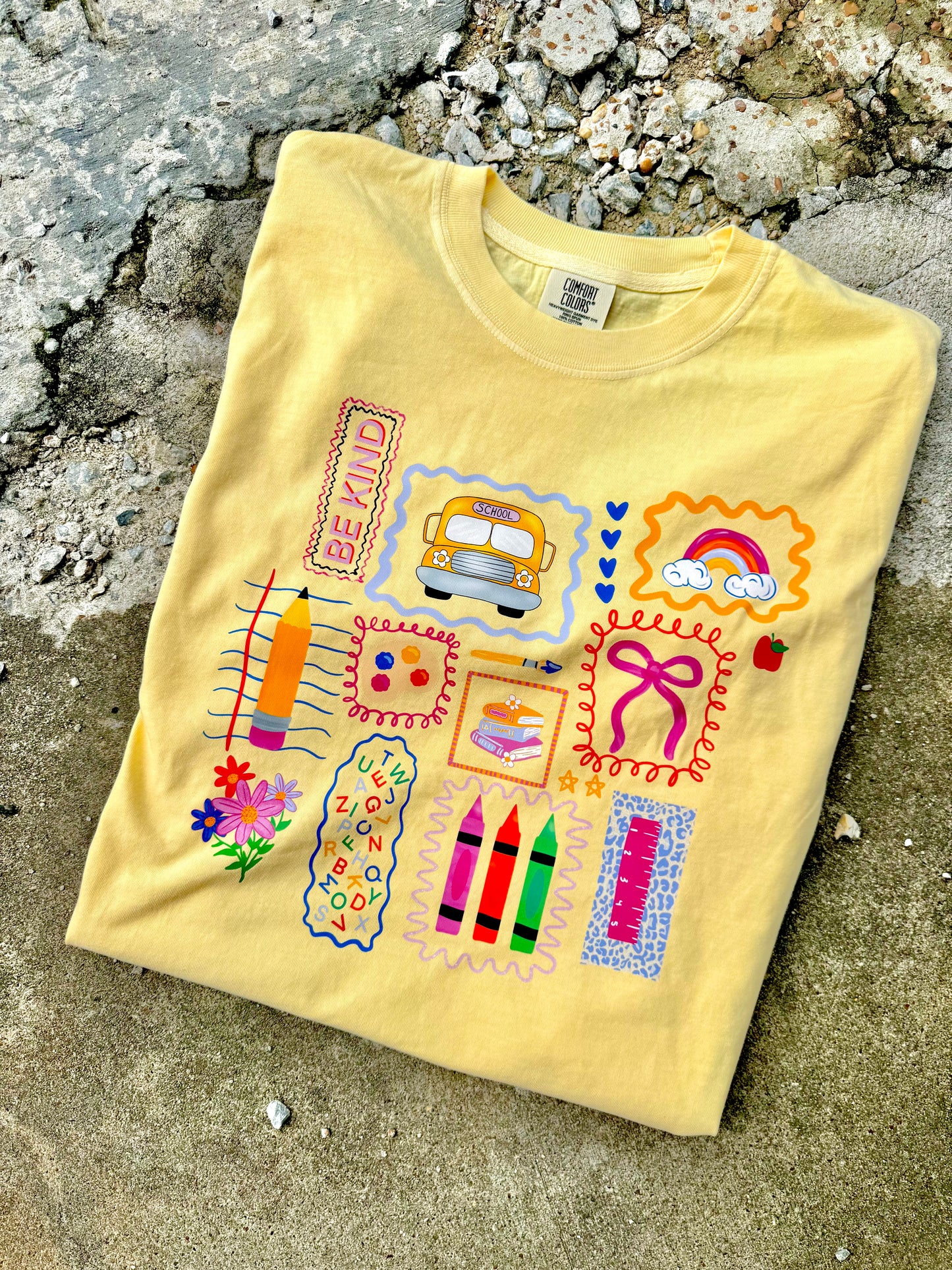 TEACHER DOODLES GRAPHIC TEE