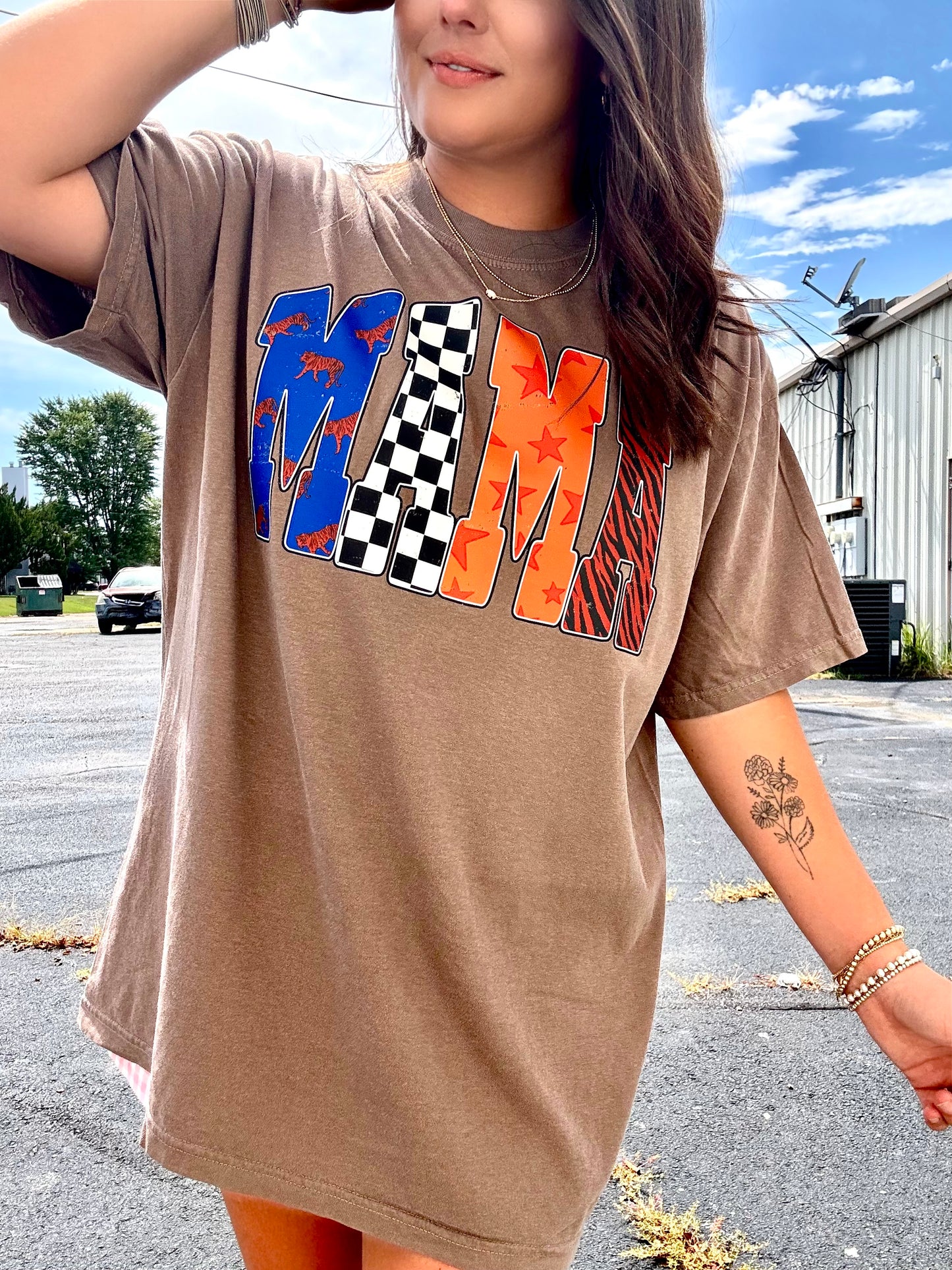 GRUNGY BOLD MAMA GRAPHIC TEE