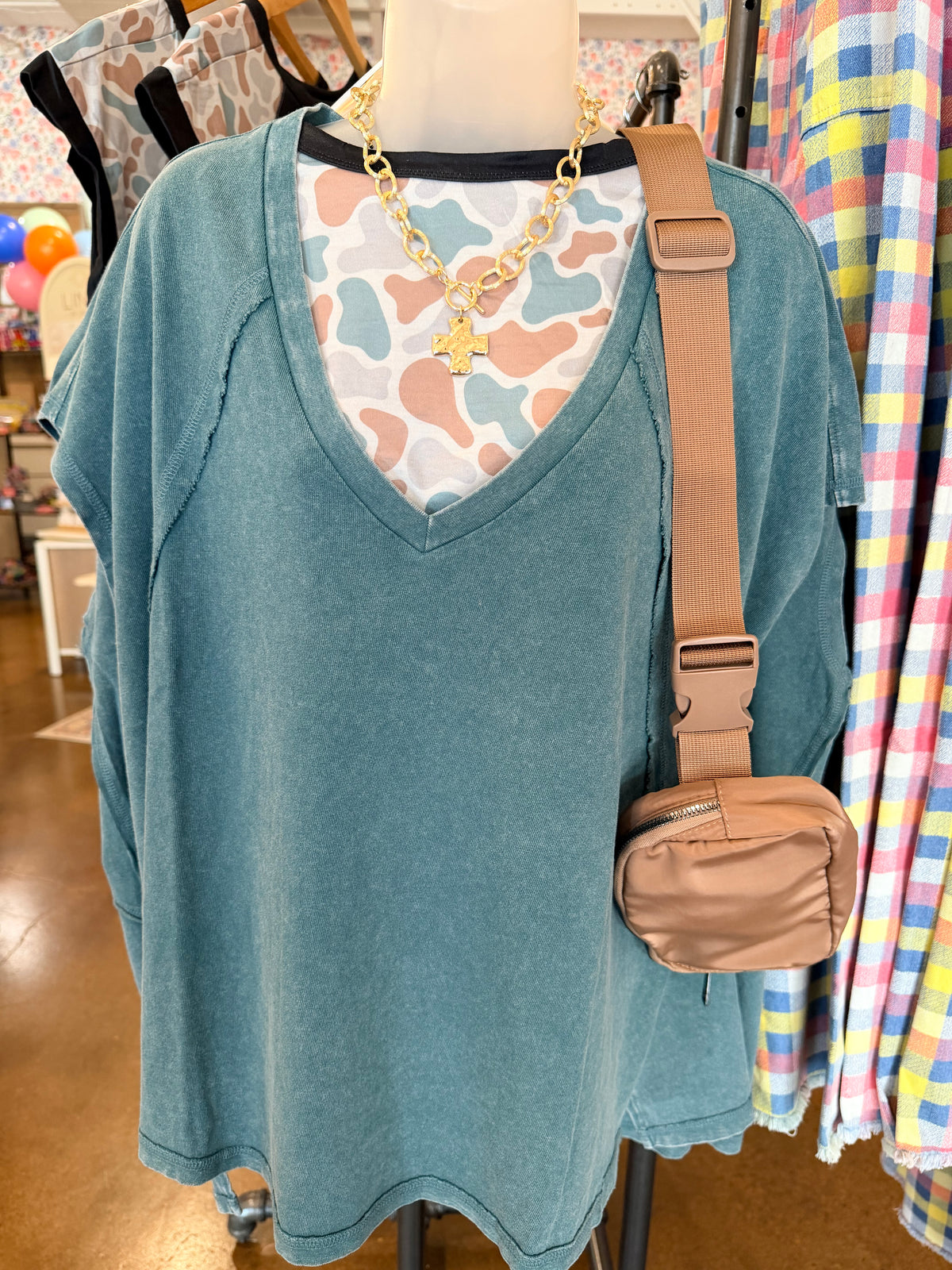OVERSIZED V-NECK MINERAL WASH TOP