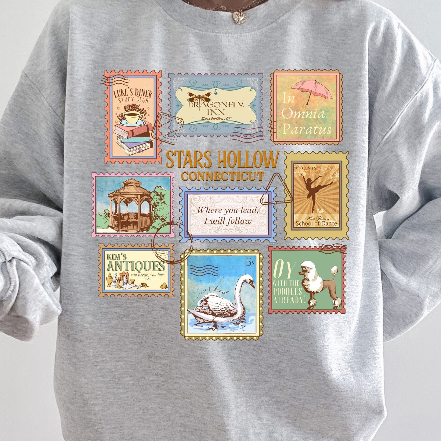 STARS HOLLOW GRAPHIC CREWNECK