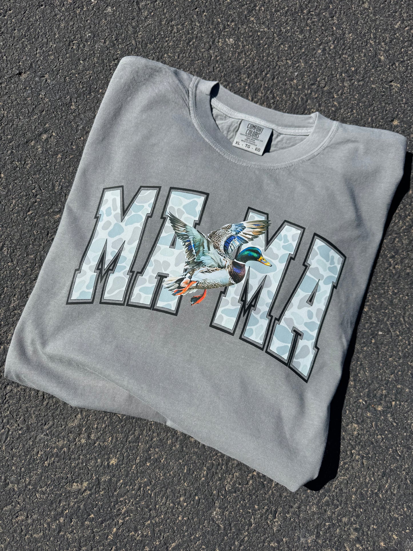 DUCK MAMA CAMO GRAPHIC TEE
