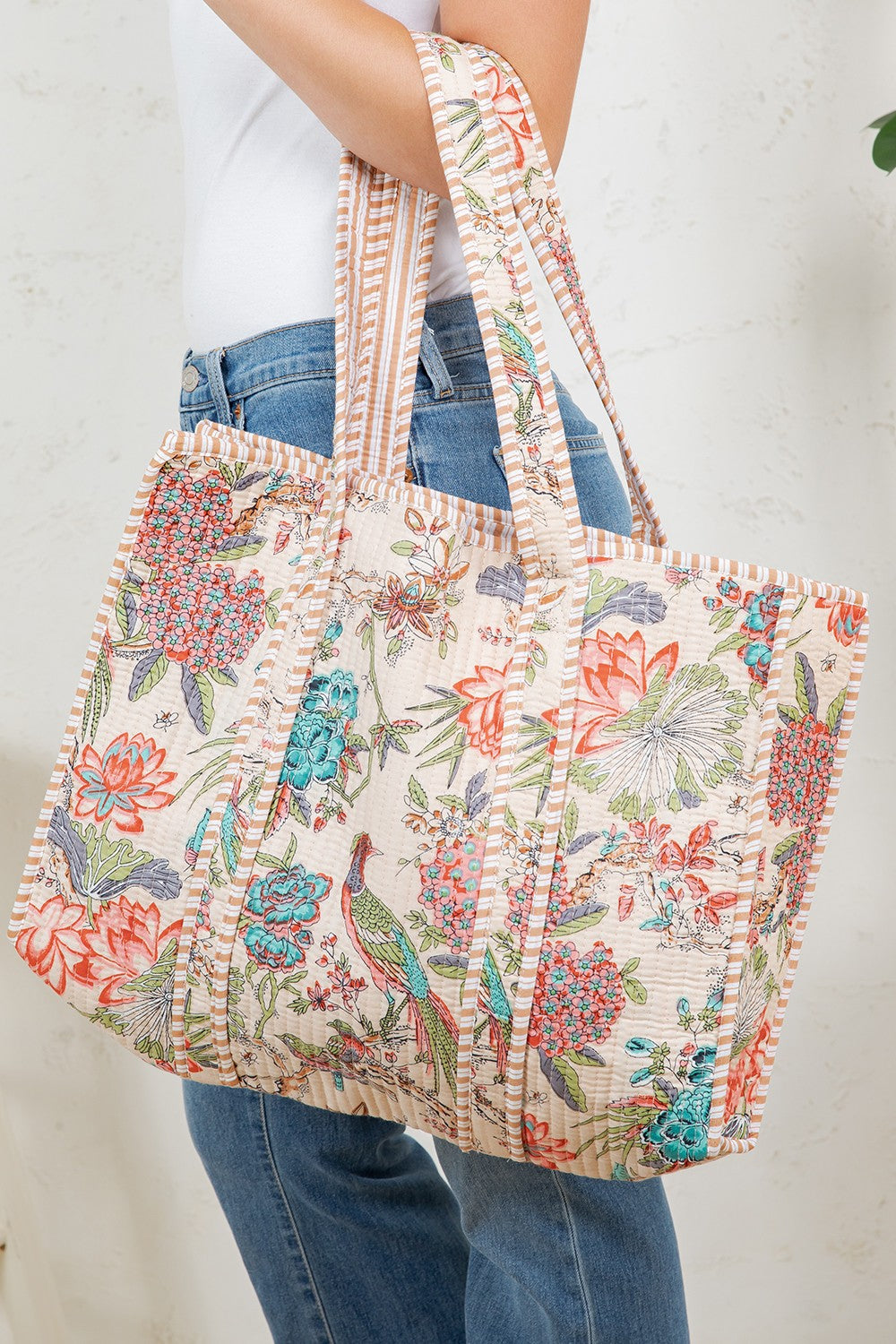 BLOOM & VINE/REVERSIBLE QUILTED TOTE BAG