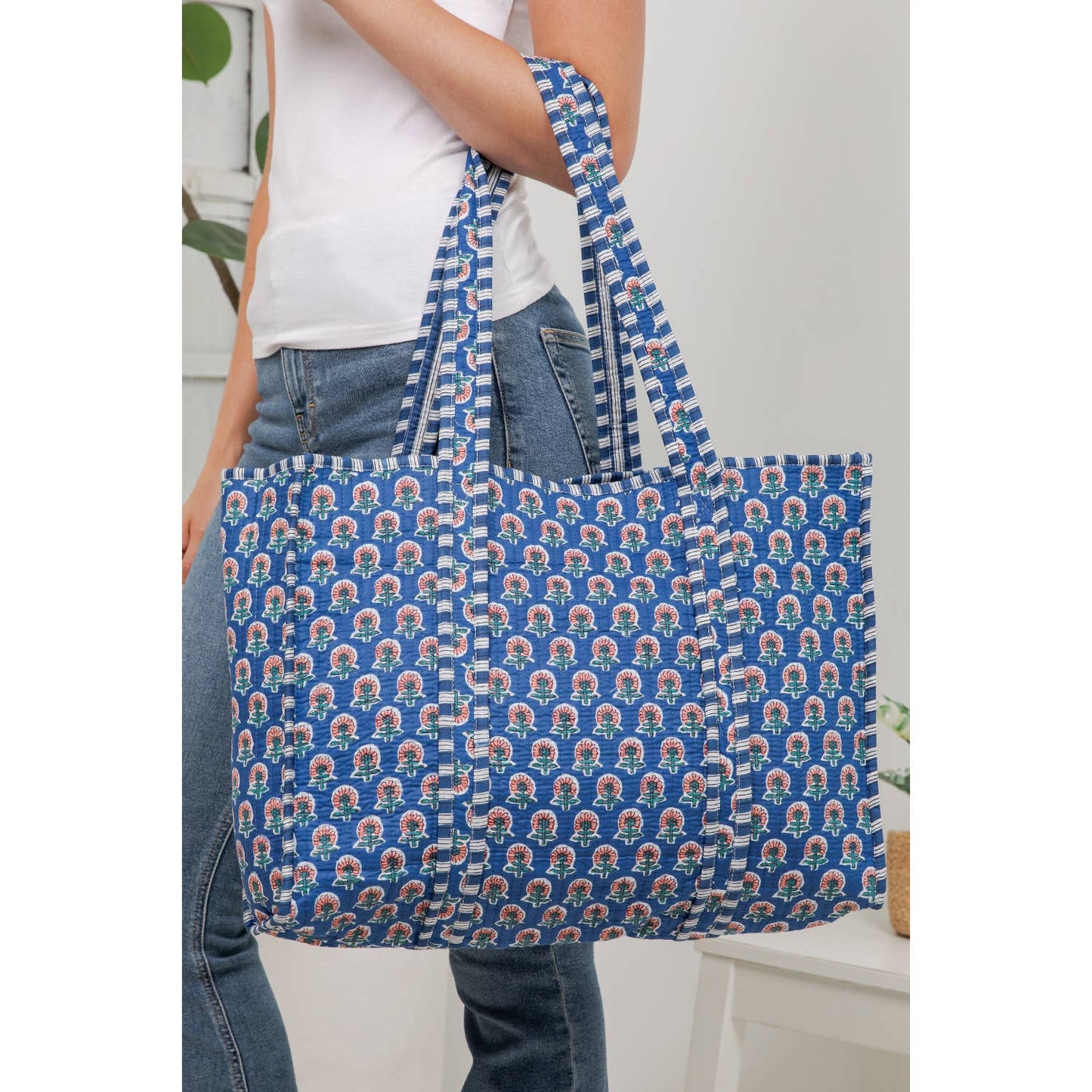 CRESCENT BLOOM REVERSIBLE QUILTED TOTE BAG