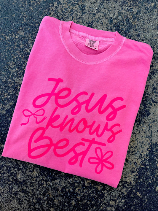 JESUS KNOWS BEST GRAPHIC TEE