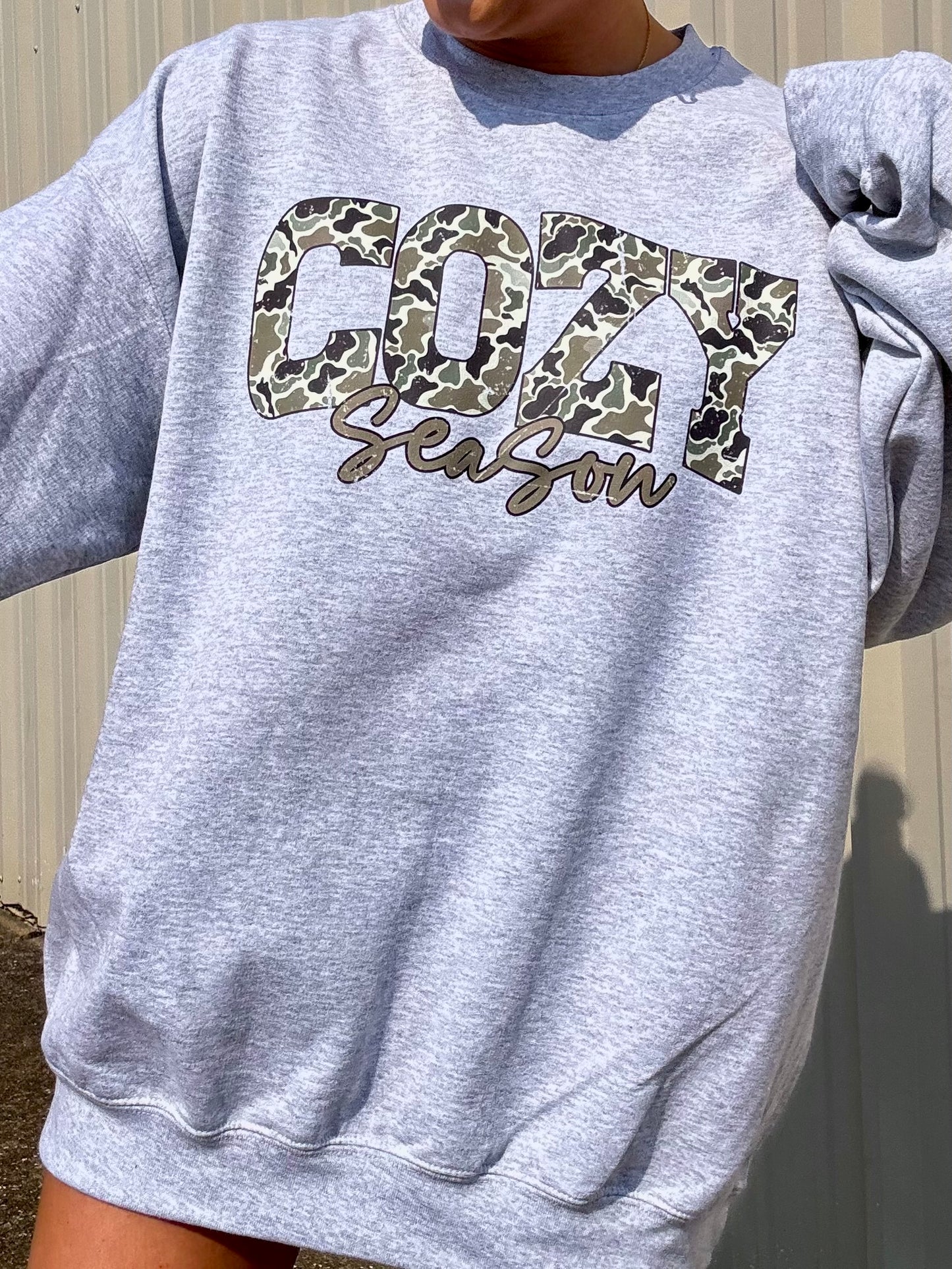 CAMO COZY SEASON GRAPHIC CREWNECK