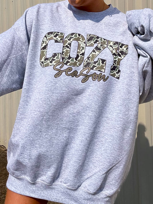 CAMO COZY SEASON GRAPHIC CREWNECK