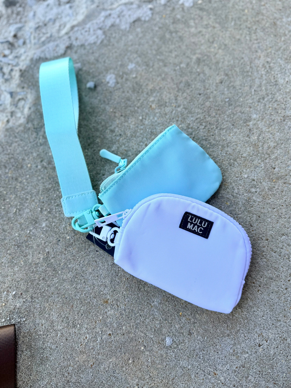 MINT/WHITE LULU MAC DOUBLE POUCH WRISTLETS