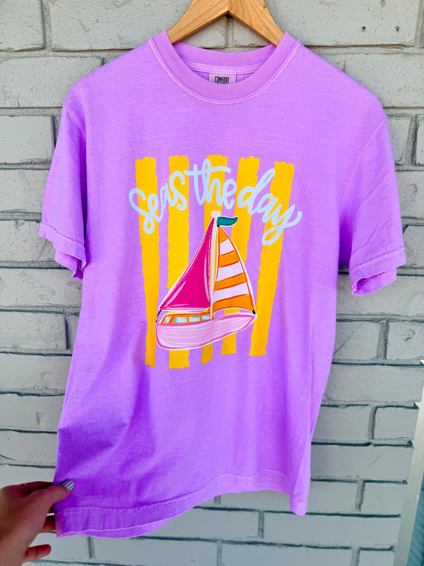 SEAS THE DAY GRAPHIC TEE | NEON VIOLET