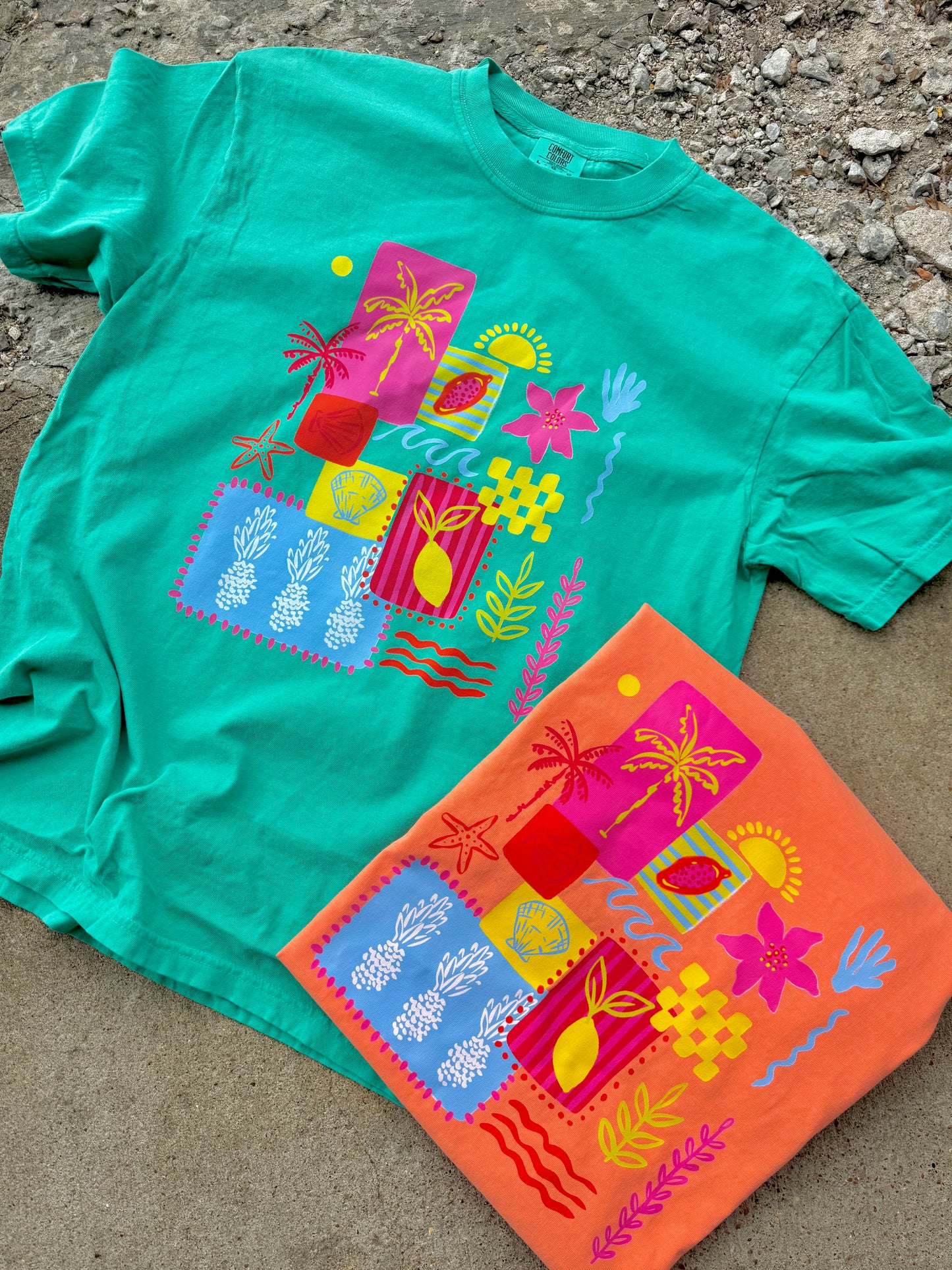 SUNSET TROPICS GRAPHIC TEE | MELON & ISLAND GREEN