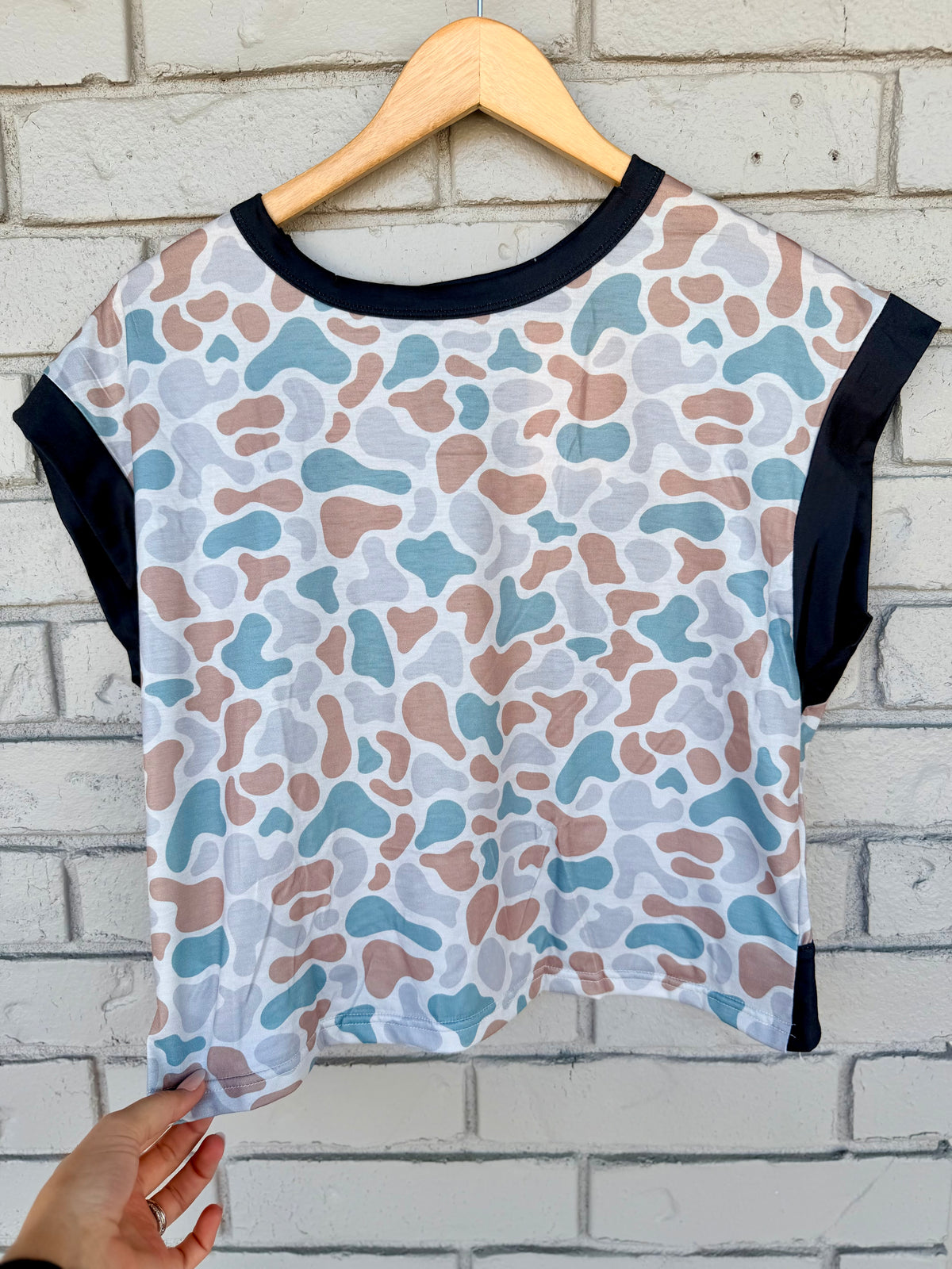 CAMO CROSS BACK TOP