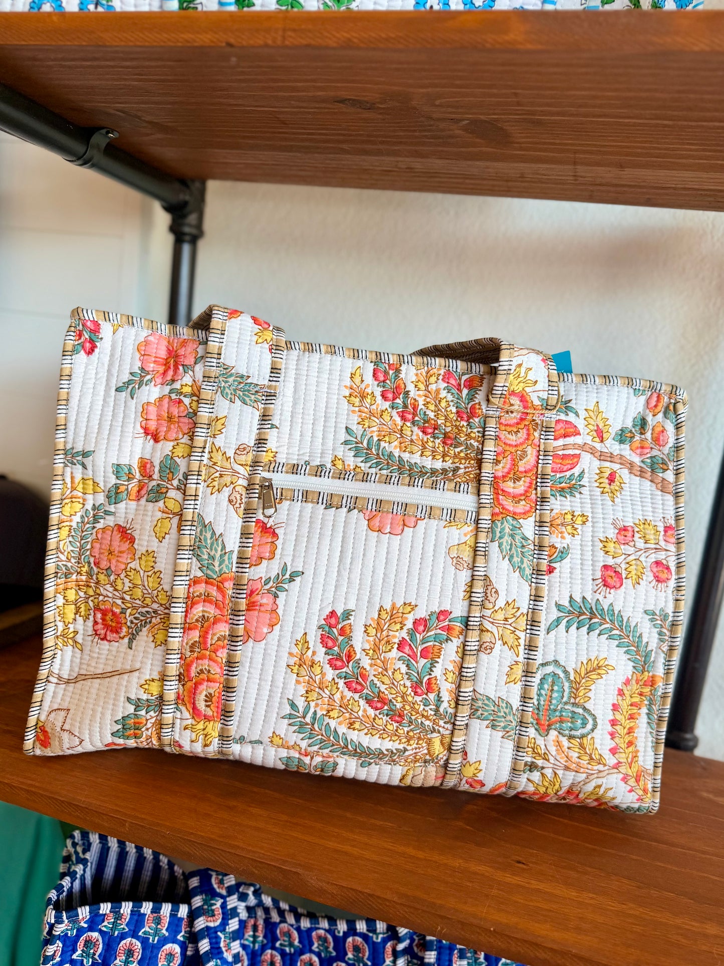 COUNTRY GARDEN QUITED TOTE | TAN