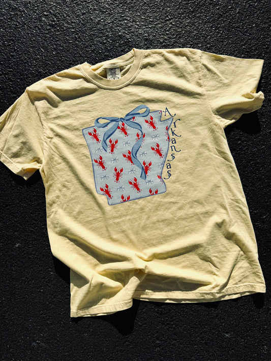 CRAWFISH ARKANSAS TEE | BUTTER