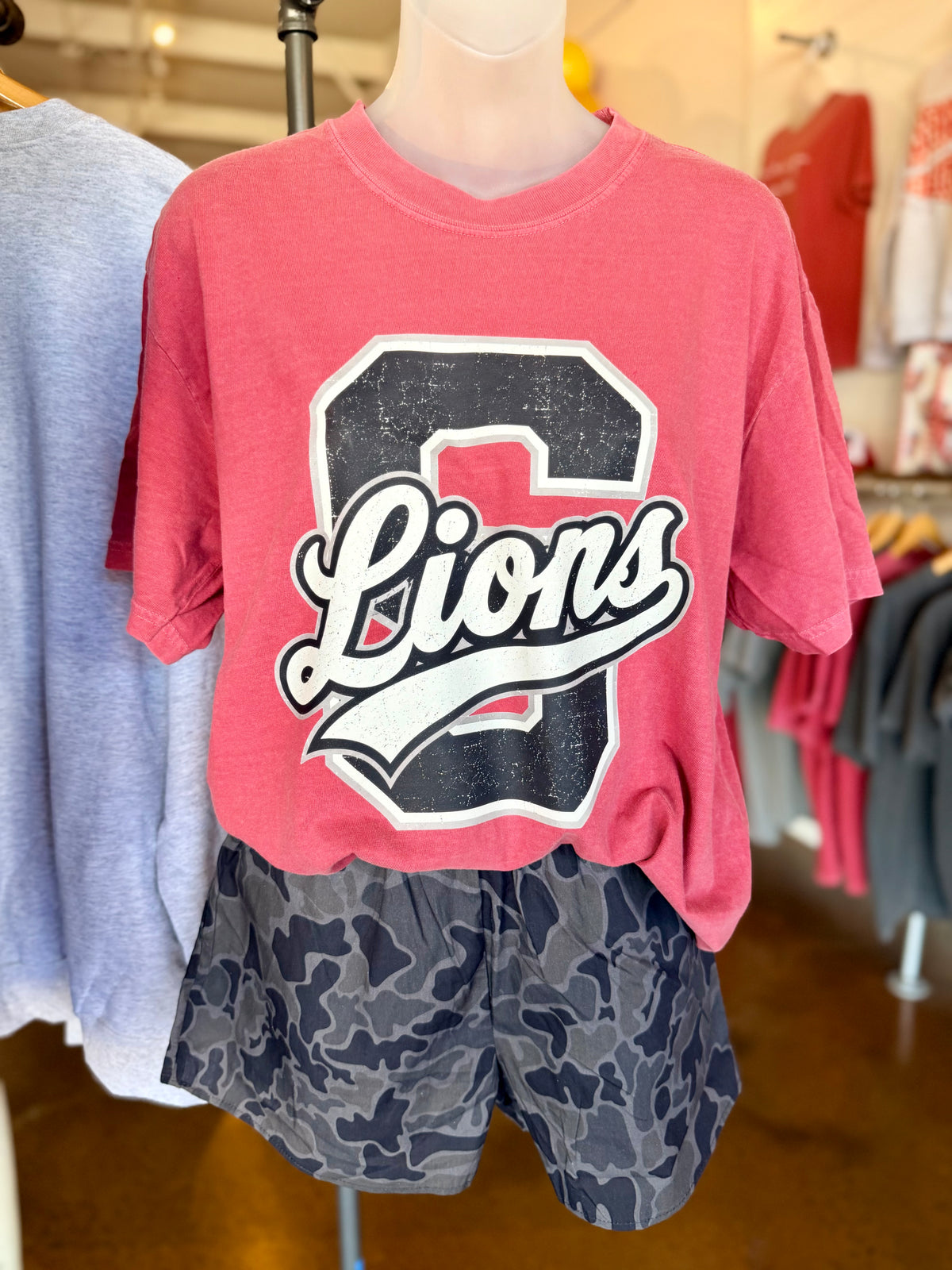 VINTAGE S LIONS GRAPHIC TEE