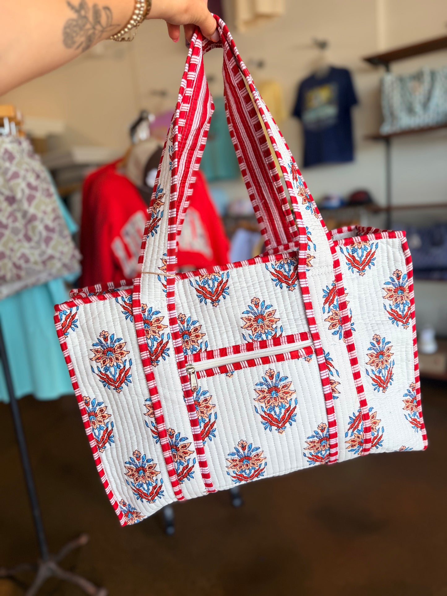 RED WHITE & BLOOM QUITED TOTE | RED