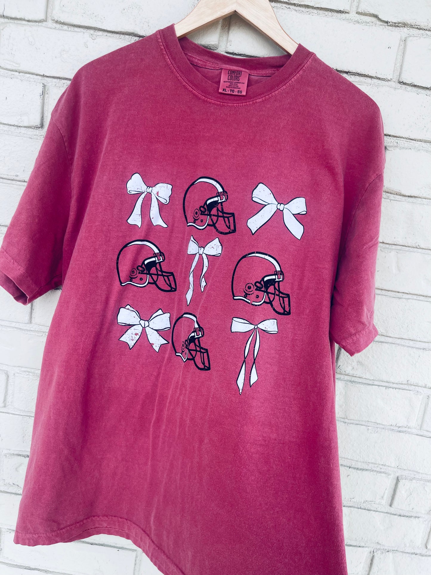 Football helmet bow graphic tee