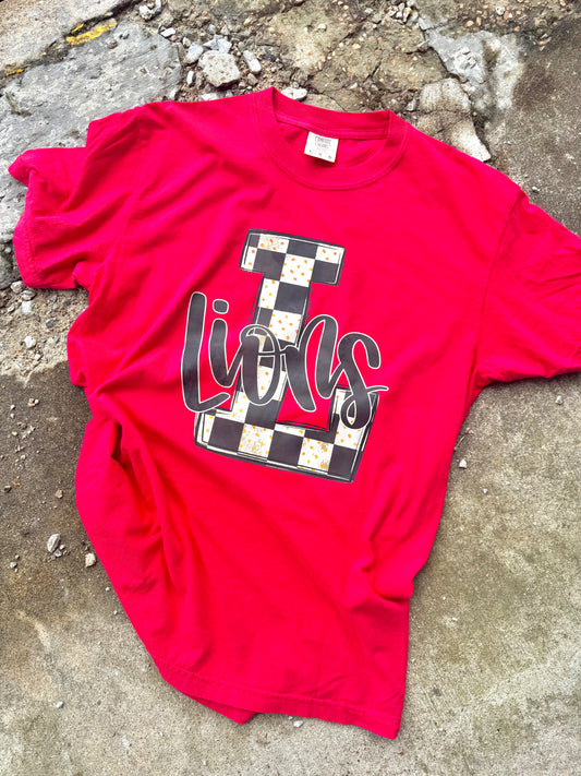 CHECKERED L SEARCY LIONS GRAPHIC TEE
