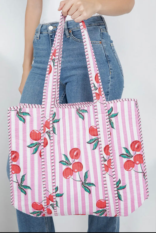CHERRY PRINT/REVERSIBLE QUILTED TOTE BAG