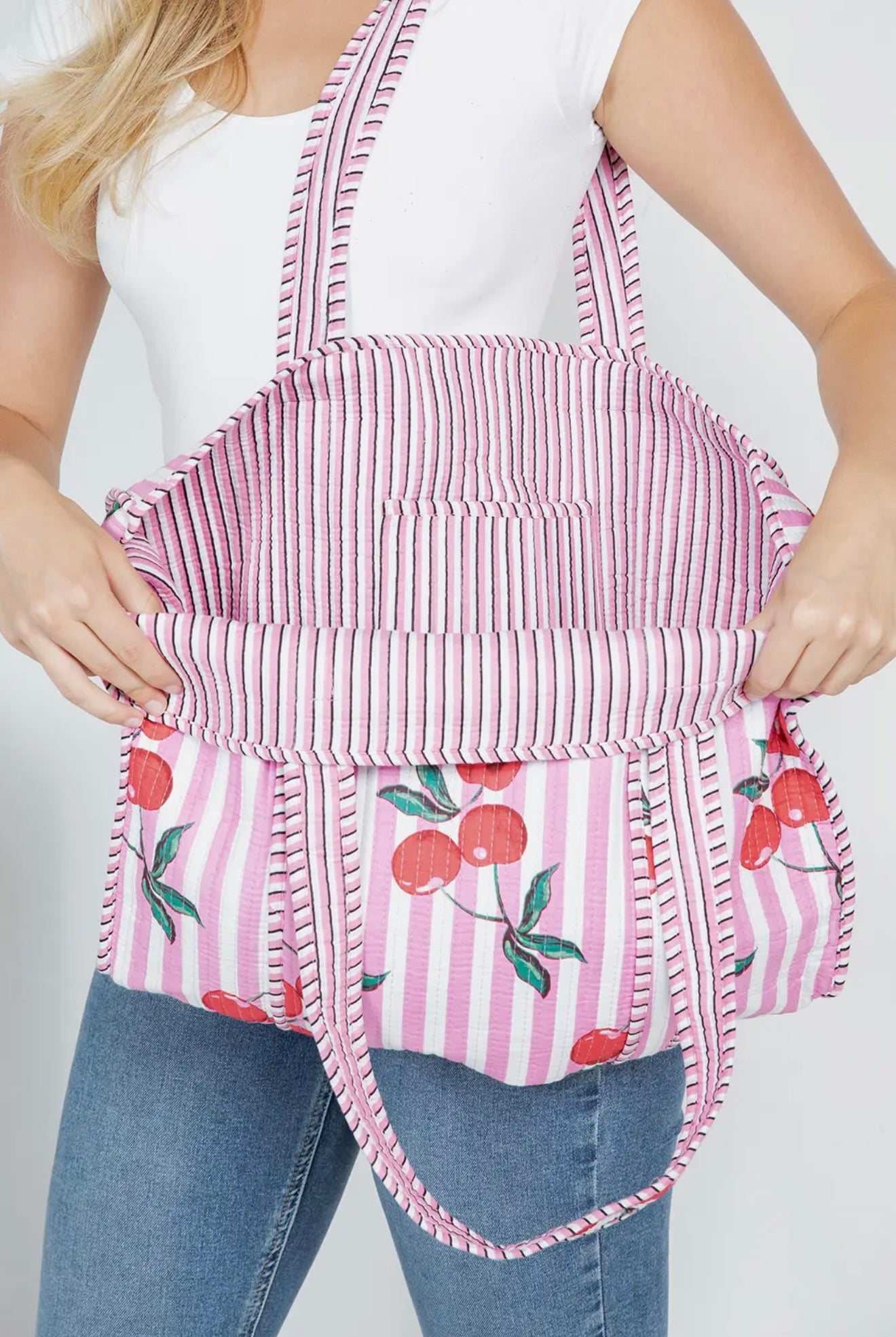 CHERRY PRINT/REVERSIBLE QUILTED TOTE BAG